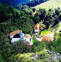 Манастир Свете Тројице у Пљевљама - Велики православни манастир Свете Тројице у Пљевљима, јасно видљив са околне земље и неба