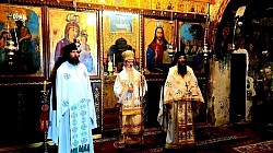 у манастиру Свете Тројице код Пљеваља Митрополит Атанасије на Васкршњи понедељак служио у манастиру Свете Тројице код Пљеваља  Његово Високопреосвештенство Архиепископ и Митрополит милешевски г. Атанасије служио је у понедељак 13. априла 2026. године, на Васкршњи понедељак, Свету архијерејску Литургију у манастиру Свете Тројице код Пљеваља. Саслуживали су настојатељ манастира игуман Зосима, сабрат манастира Светог Архангела Михаила у Ђурђевића Тари јеромонах Матеј и протођакон Иван Савић